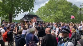 Hundreds gather at Hyde park demo