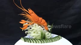 Vegetable carver from Vietnam creates realistic crayfish from carrot