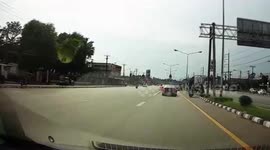 Heart-stopping moment motorcyclist is almost killed after stopping between two oncoming trucks