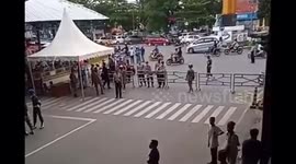 Market traders were angry because they were banned from trading due to the Covid-19 pandemic