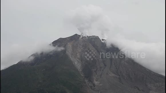 Indonesian Muslims celebrate Eid al-Fitr in shadow of active volcano