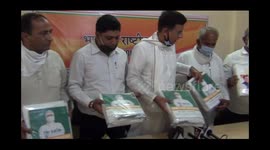 CONGRESS LEADER RANDEEP SURJEWALA DOING SOCIAL WORK