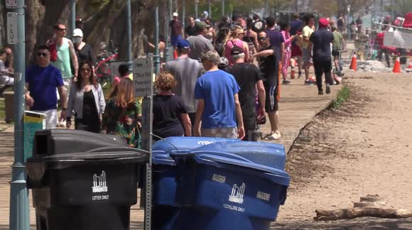 Newsflare Thousands Pack Toronto S Beaches In Defiance Of Covid