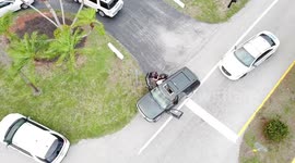 Man gets pulled out of car after refusing to step out by lee county sheriffs department