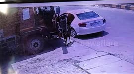 Thieves in northern India arrive in luxury car to steal GOAT