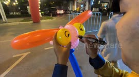Vietnamese man uses balloons to create funny animals