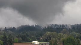 Rare moment tornado sweeps through Oregon