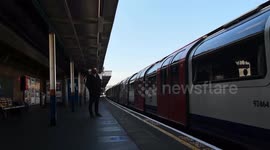 People Ignor Face Mask rules On The London Underground