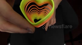 Heart-Shaped Plastic Spring ASMR No talking / Playing