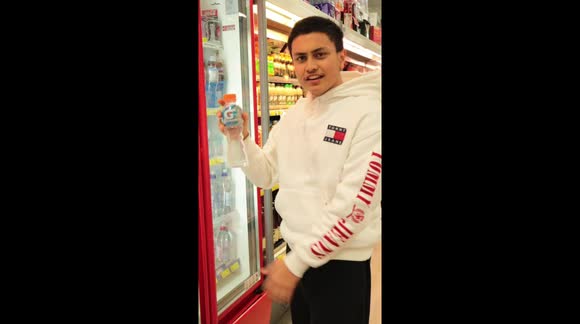 Amazing Magic Tricks At Shops Omg (Colour changing drinks)