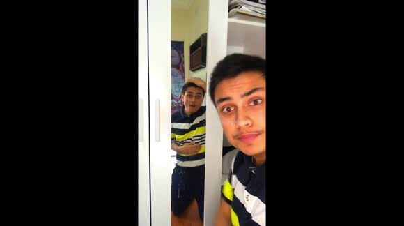 Playing Scissors / Paper / Rock (Mirror Wins Magically) !!