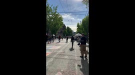 Guy throws water on black security guard at Capitol Hill Autonomous Zone