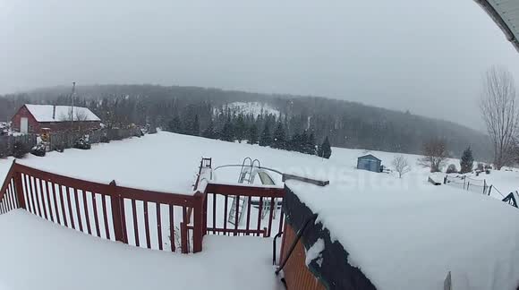 Man documents blizzard in his back yard in New Hampshire, US