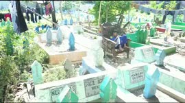 Emergency school built on grave site for Indonesian children