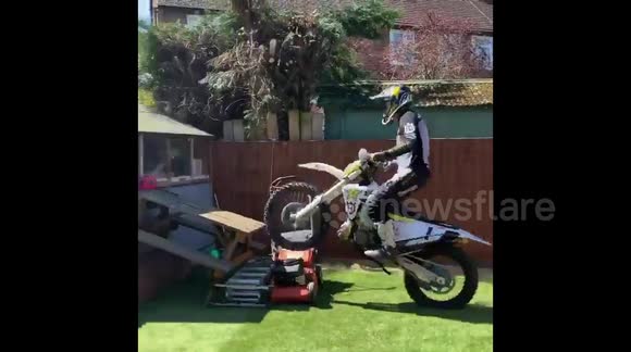 Racing Funny Dirt Bike Videos Aaron Gwin On A Chainless KTM RC390 Downhill Is Funny Because We Can See  The Chain Autoevolution