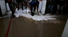 Rumah Sakit Penanganan Pasien COVID-19 di Kabupaten Sigi, Sulawesi Tengah, Indonesia Diterjang Banjir Lumpur