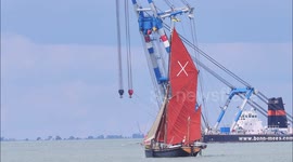 Holland's biggest floating sheerleg crane arriving in the UK