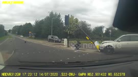 'How not to turn right at traffic lights'