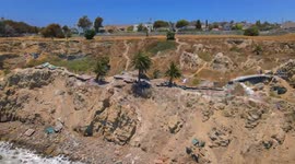 Urban explorers visit LA's dilapidated Sunken City