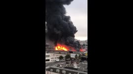 5-alarm fire in San Francisco, near the 101 freeway