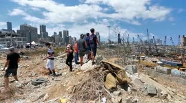 Lebanese flock to blast site five days after massive explosion