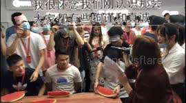 Humorous failure in the contest to eat water