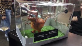 Realistic-looking dinosaur and mermaid cake impress onlookers in Thailand