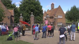 Russia Report & Anti-Brexit Protest outside Chequers