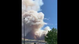 Play Video Huge cloud of smoke caused by wildfire in Penticton, British Columbia