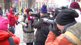 Chinese Photographers Zoom in on   Foreigner