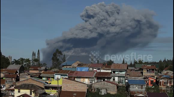 Indonesia's Mount Sinabung shoots ash 1,000 feet into the air