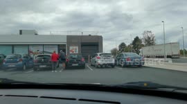 Dropped at a gas station, ready to hitchhike  (part of a series of videos about the UEFA Champions League final, watching the live broadcast at Parc des Princes, Paris, after having hitchhiked for 200 km, getting offered a ticket on match day)