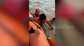 Disaster relief team rescues man from drowning in eastern India flood
