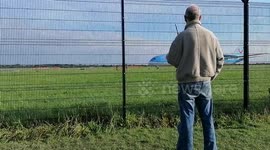 Tui 787 taxis at Manchester Airport
