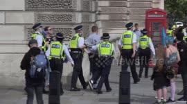 Police swoop in to quickly arrest Extinction Rebellion protesters on second day of demonstrations