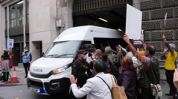 Prison van believed to be carrying Julian Assange leaves the Old Bailey in London