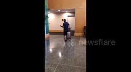 Boston FedEx worker delivers unbelievable operatic voice in building lobby