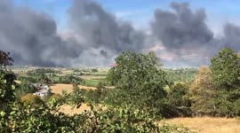 Plane dumps retardant on fire near Medford, Oregon