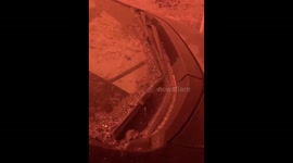 Man shows ash deposit in his car caused due to the oregon fire