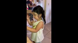 Avi Rose singing to Moana