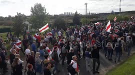 Tens of thousands demonstrate against Lukashenko day before Putin showdown