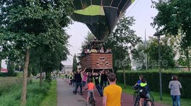 Heroic bystanders save hot air balloon from crash landing in Netherlands