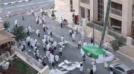 Lockdown in Israel sees Yom Kippur prayers outside