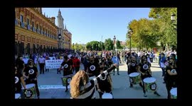 Thousands of people protest in Seville (Spain) for the regional government to hire more teachers and nurses and for a safe education