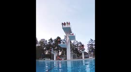 18 Guys Diving In Swiming Pool At The Same Time