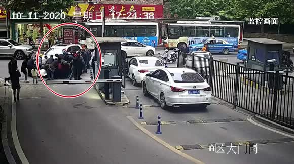 Chinese passersby lift car up together to rescue girl trapped ...