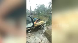 Kids build boat from old boxes to cross flooded road in Vietnam