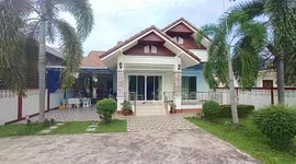 Baby cobra found hiding in washing machine in Thailand