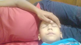how to put a child to sleep try to massages his eyes