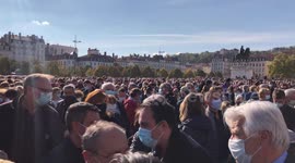 'Je suis Samuel': 12,000 pay tribute to murdered teacher in Lyon with applause